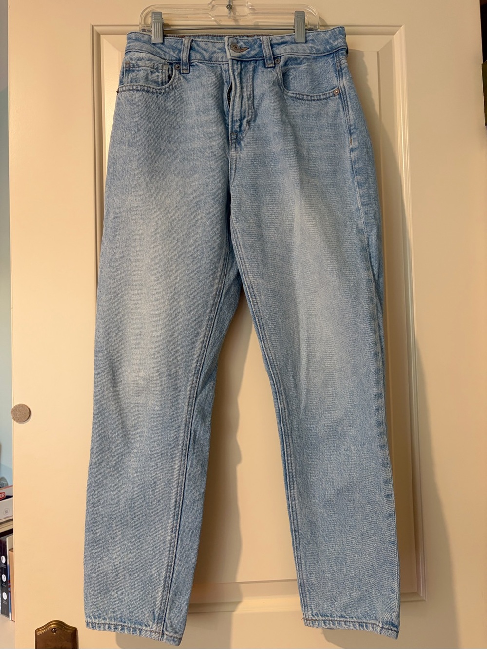 American Eagle Classic Light Wash Straight Leg Mom Jeans Size 2 Short